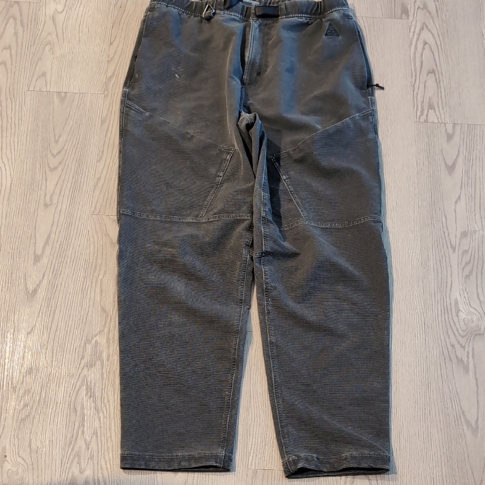 Nike ACG Men's Cargo Pants in Charcoal Gray